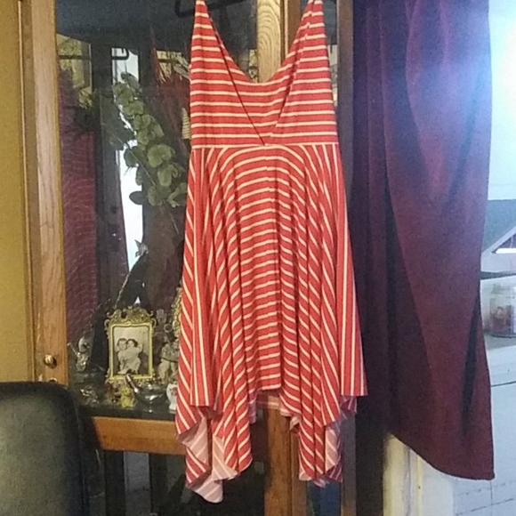 Dresses - Picture 2 of 2